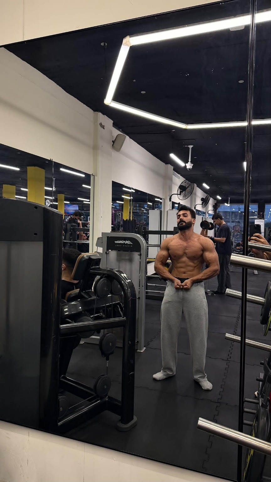 أحمد في النادي